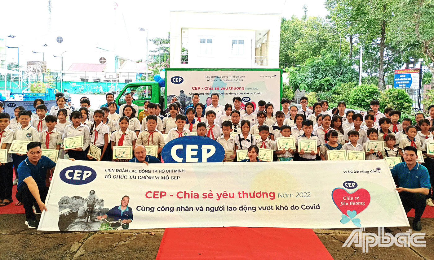 CEP trao tặng 78 suất học bổng cho các em học sinh