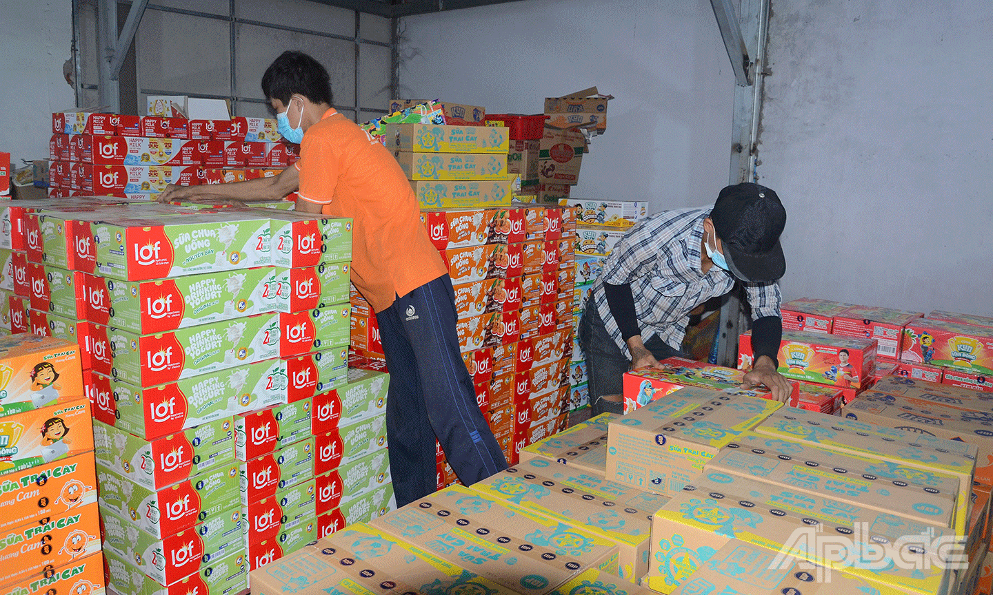  Giá hàng hóa chưa giảm.