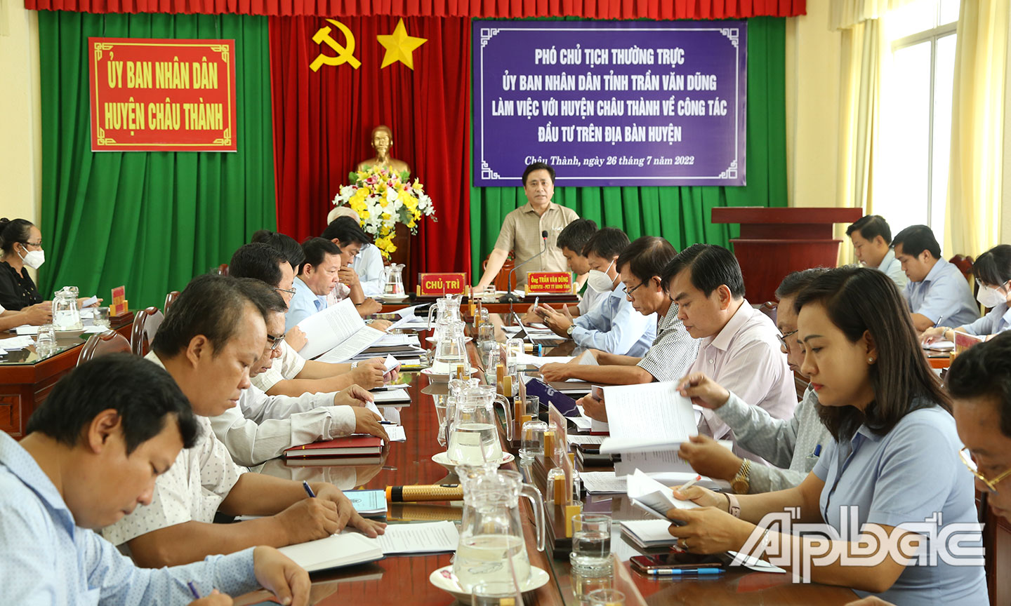 Đồng chí Trần Văn Dũng chủ trì cuộc họp.