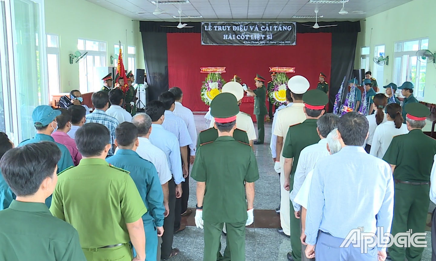 Quang cảnh Lễ Truy điệu hài cốt 2 liệt sĩ.