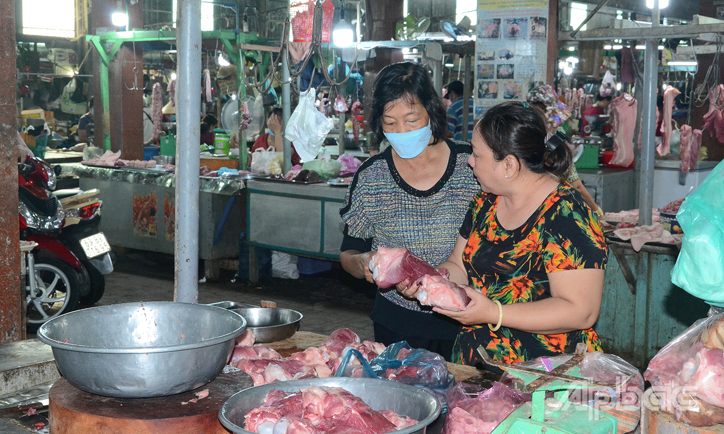  Giá thịt heo tại các chợ truyền thống tăng khoảng 20.000 đồng/kg.