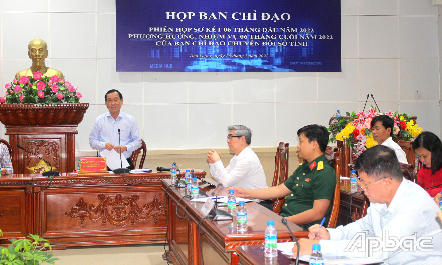 Đồng chí  Nguyễn Văn Vĩnh  phát biểu chỉ đạo  tại phiên họp  của Ban Chỉ đạo  Chuyển đổi số  tỉnh Tiền Giang.