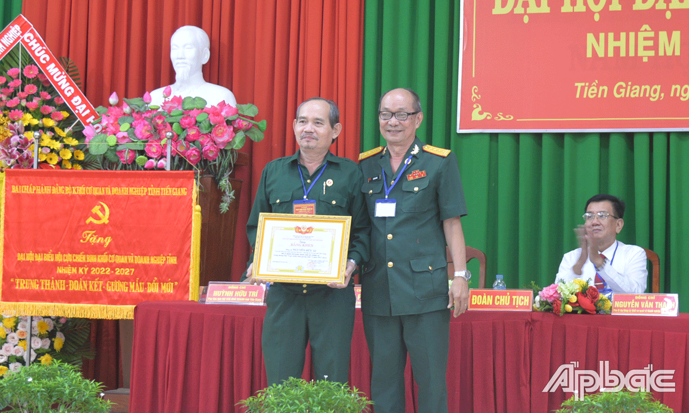 Khen thưởng phong trào thi đua 