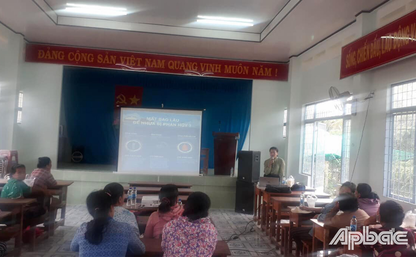 Tuyền truyền rác thải nhựa