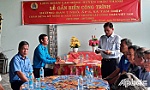 Gắn biển công trình cấp huyện đường đan Bảy Nhỏ tại xã Tam Hiệp
