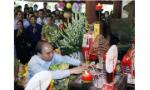 Chủ tịch nước Nguyễn Xuân Phúc dâng hương tưởng niệm Chủ tịch Hồ Chí Minh