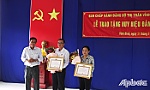 Huyện Gò Công Tây: Trao Huy hiệu Đảng đợt 2-9