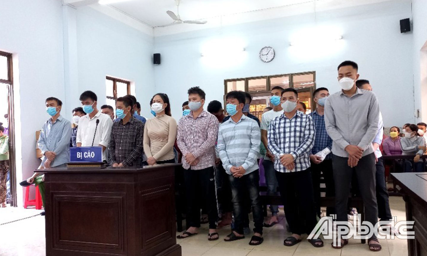 Các bị cáo tại HĐXX.