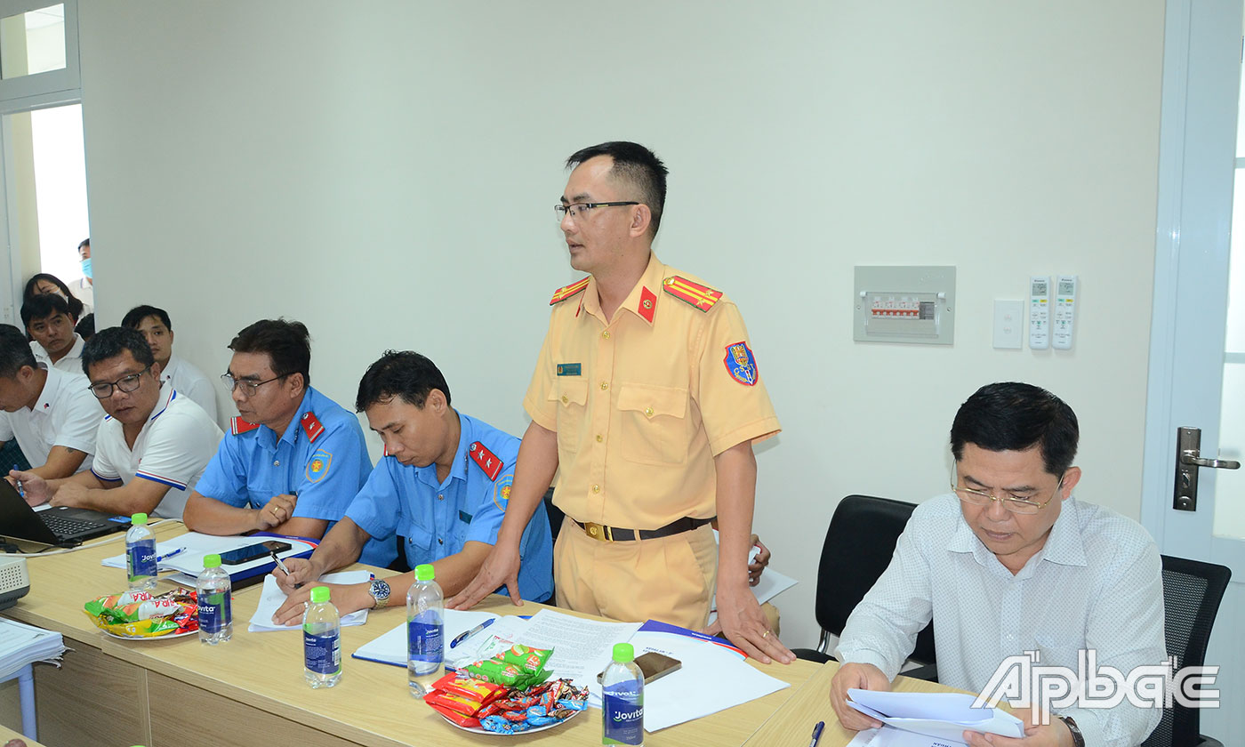 Đại diện Cục Cảnh sát giao thông phát biểu ý kiến.