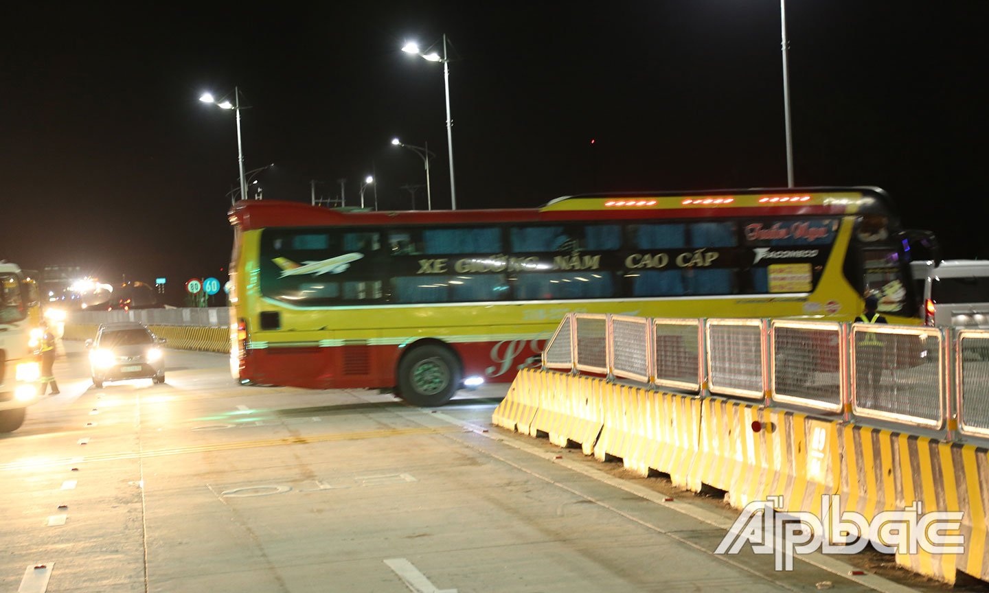 Một phương tiện lựa chọn quay đầu không vào cao tốc.