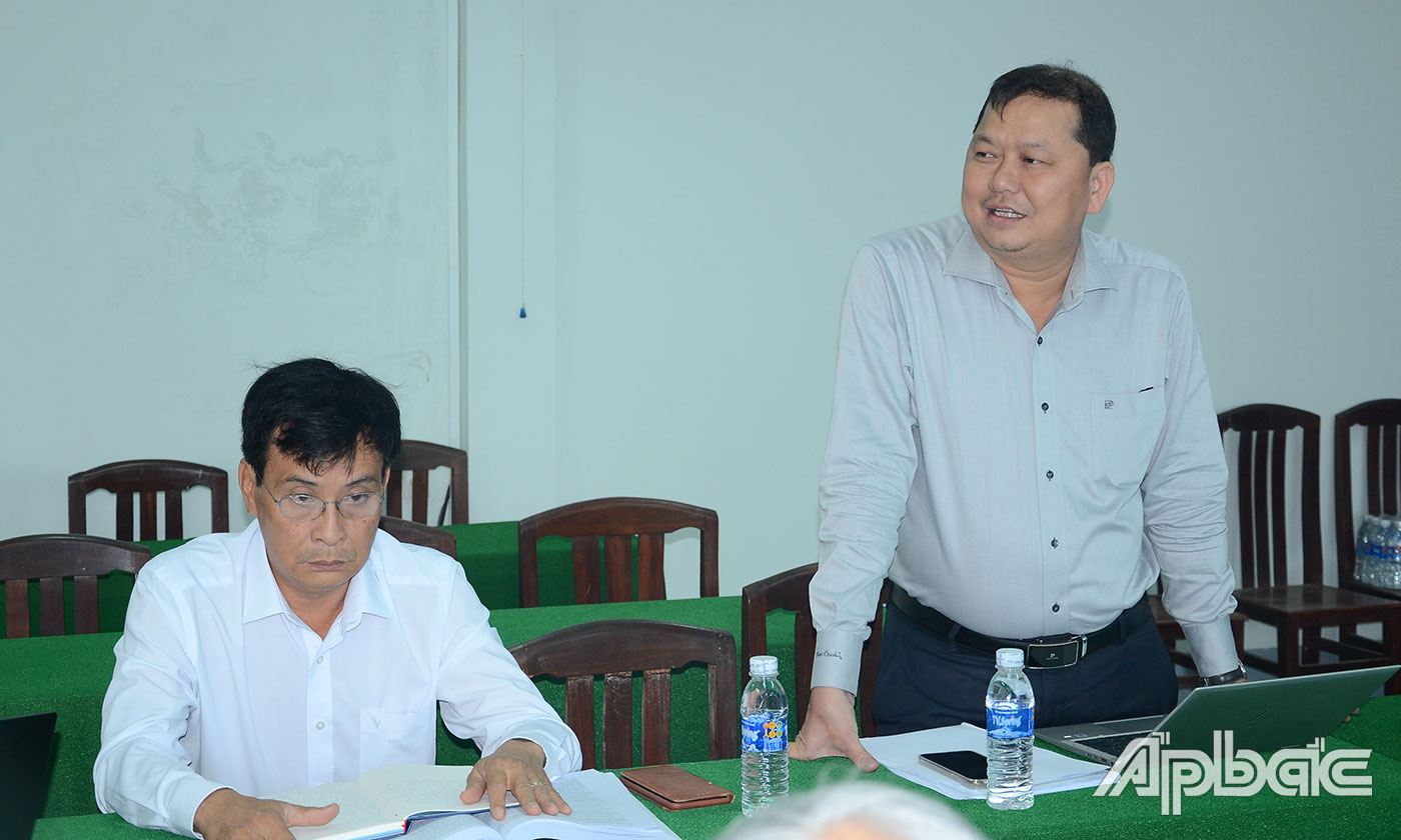 Đồng chí Nguyễn Đình Thông phát biểu tại hội thảo.