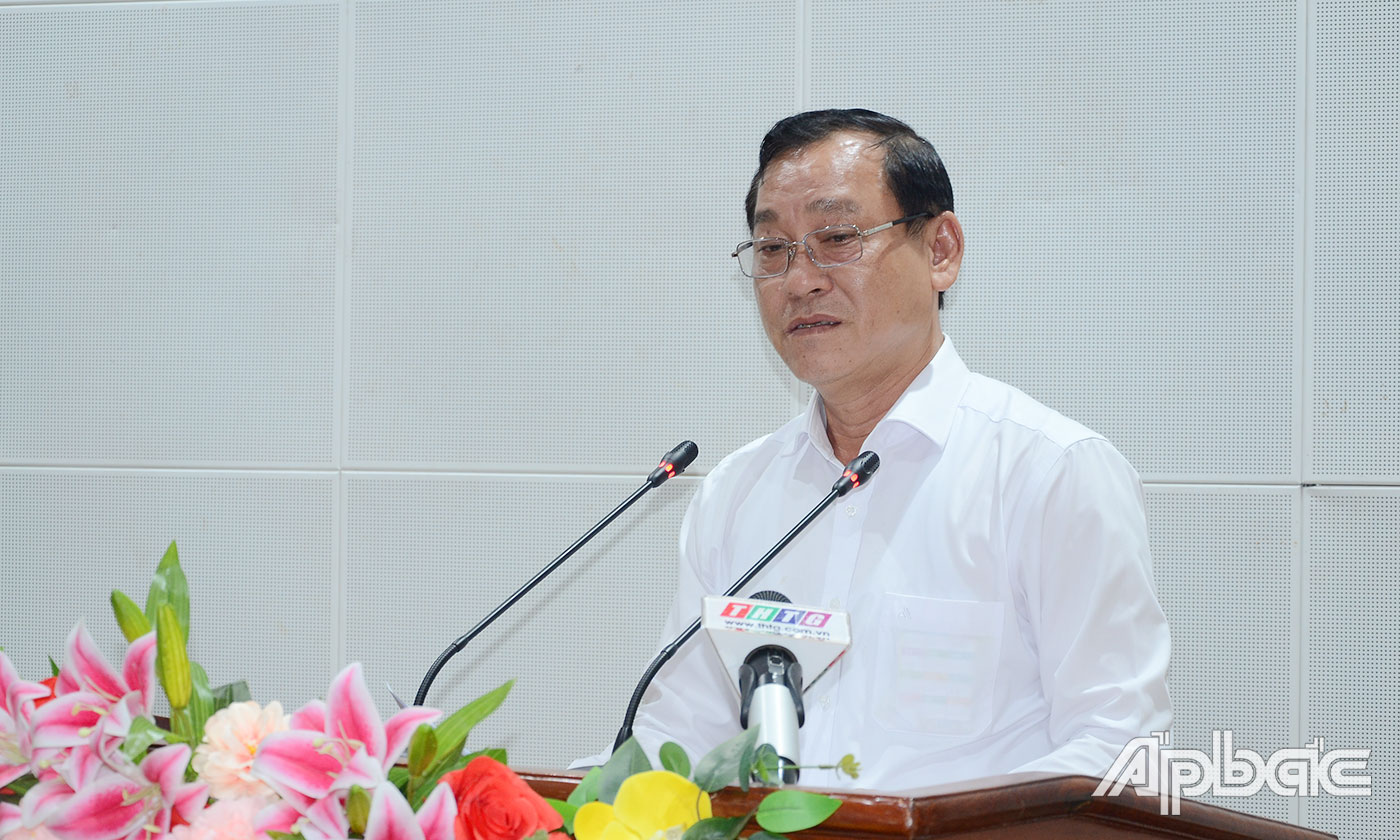 Đồng chí Nguyễn Văn Vĩnh phát biểu tại phiên họp.