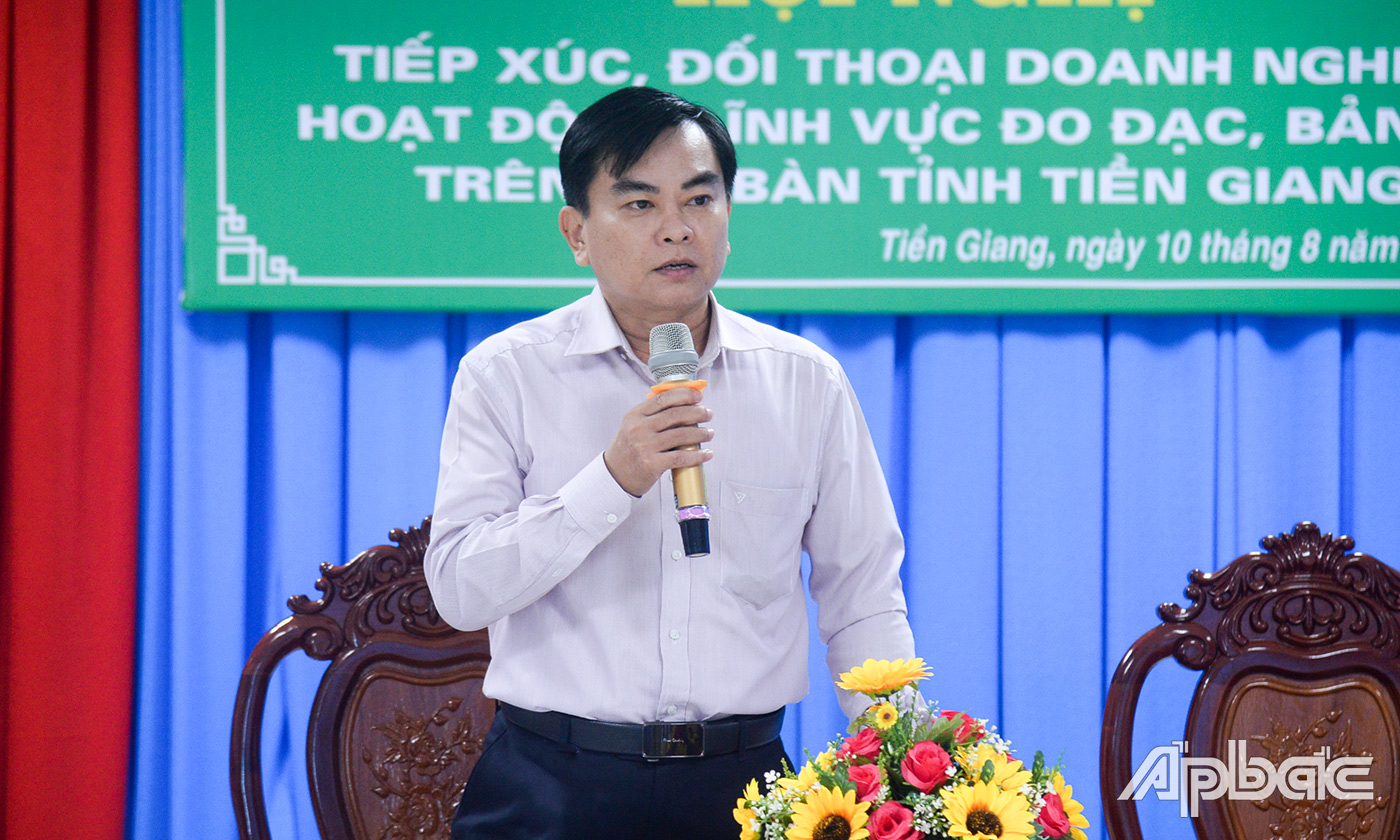 Giám đốc Sở Tài nguyên và Môi trường Đoàn Văn Phương phát biểu tại buổi gặp mặt, đối thoại.