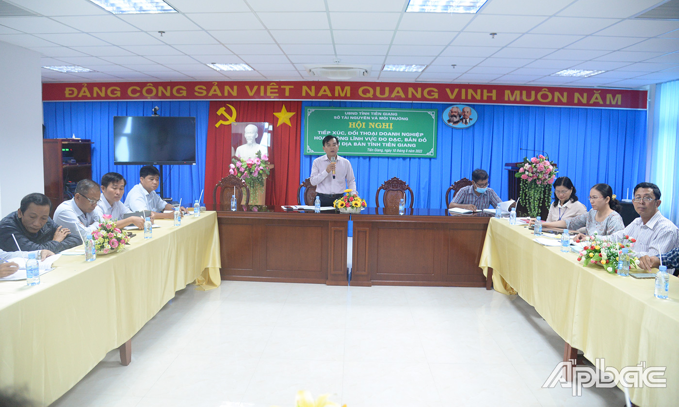 Quang cảnh buổi gặp mặt, đối thoại.