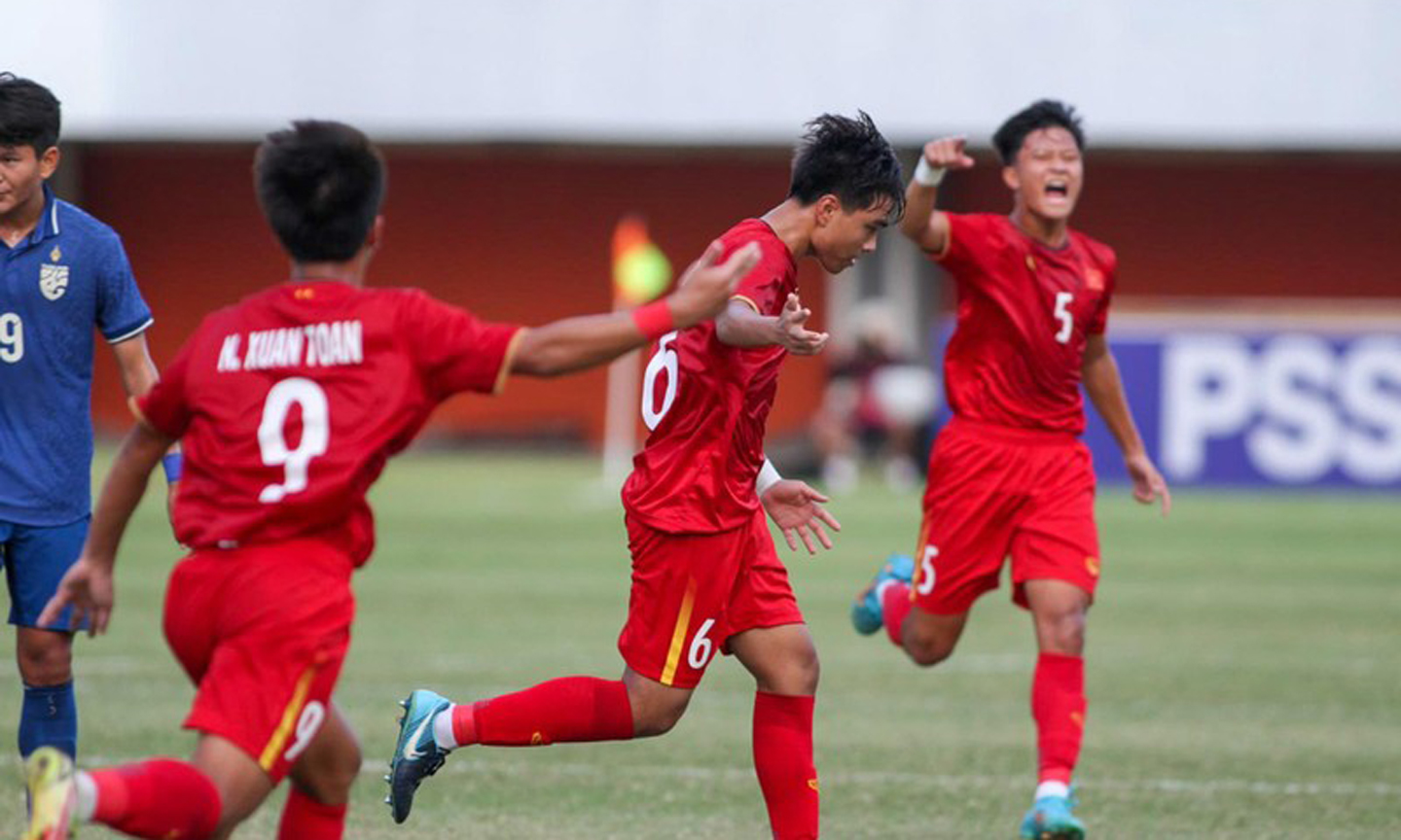 Công Phương mở tỷ số cho U16 Việt Nam.
