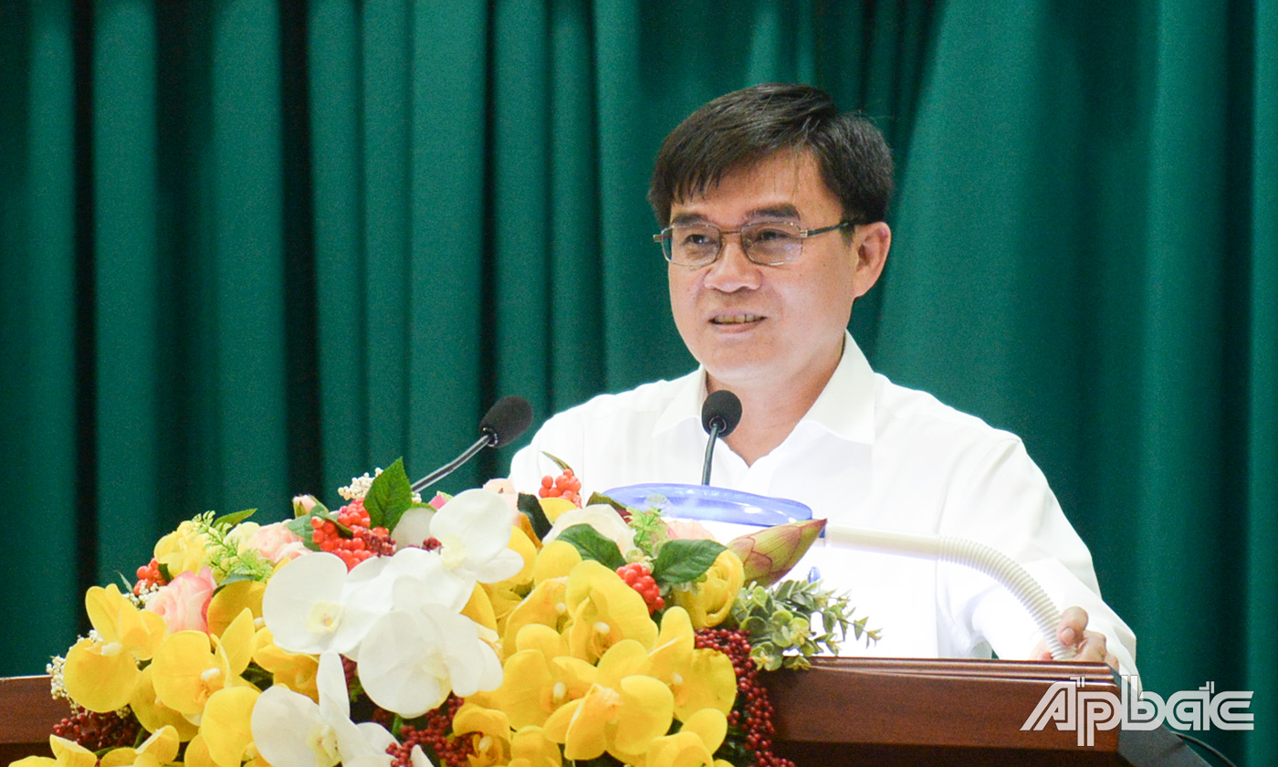 Đồng chí Nguyễn Văn Mười phát biểu tại hội nghị.