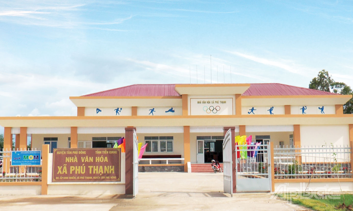 Nhà Văn hóa xã Phú Thạnh vừa xây dựng hoàn thành đưa vào sử dụng.