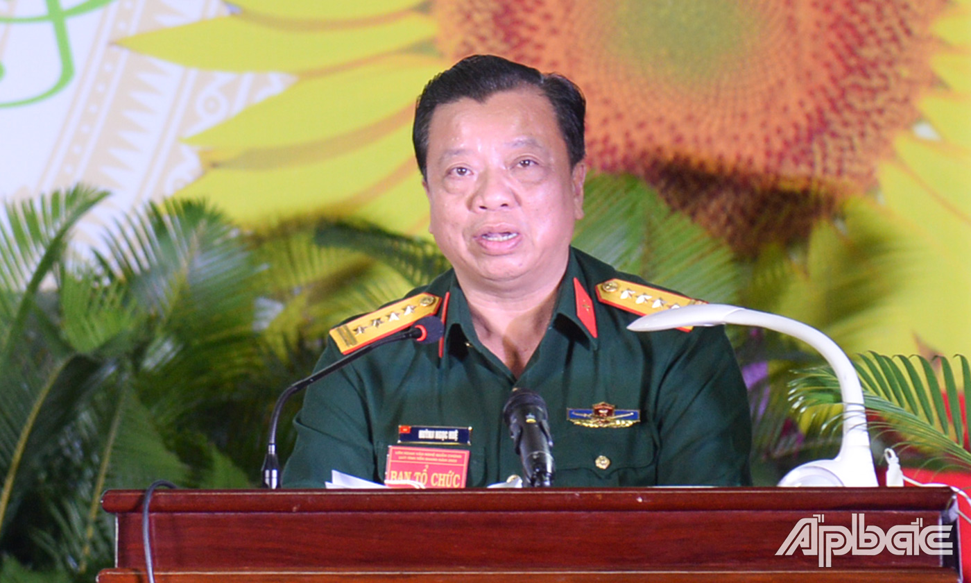 Đại tá Huỳnh Ngọc Huệ, Phó Chính ủy Bộ CHQS tỉnh Tiền Giang phát biểu tại Lễ bế mạc.