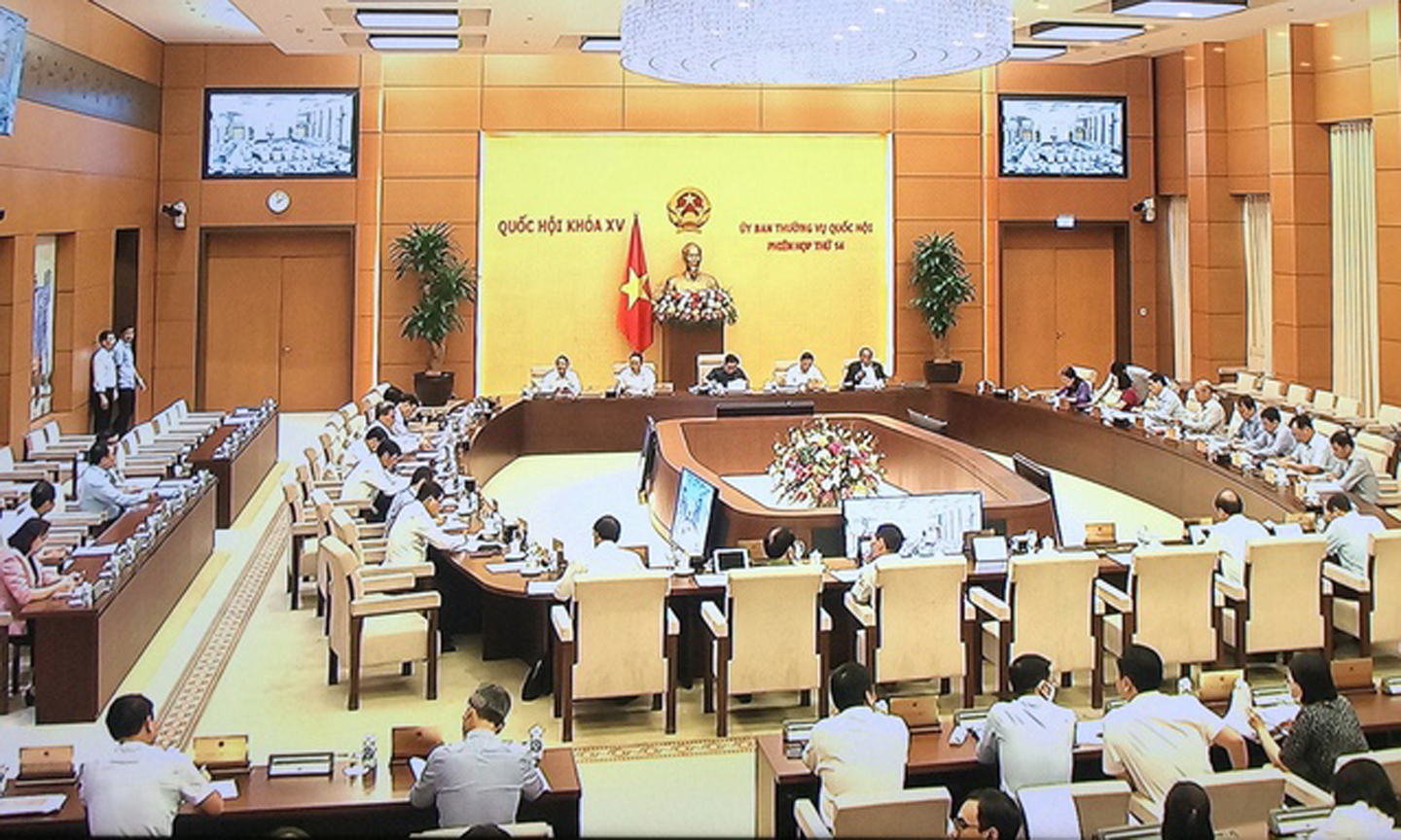 Tại phiên họp thứ 14, Ủy ban Thường vụ Quốc hội đã nhất trí ban hành Nghị quyết cho phép tiếp tục chi trả hỗ trợ đối với người lao động theo Nghị quyết số 03/2021/UBTVQH15 ngày 24/9/2021 của Ủy ban Thường vụ Quốc hội ban hành chính sách hỗ trợ người lao động và người sử dụng lao động bị ảnh hưởng bởi đại dịch COVID-19 từ Quỹ Bảo hiểm thất nghiệp - Ảnh: VGP/Nguyễn Hoàng