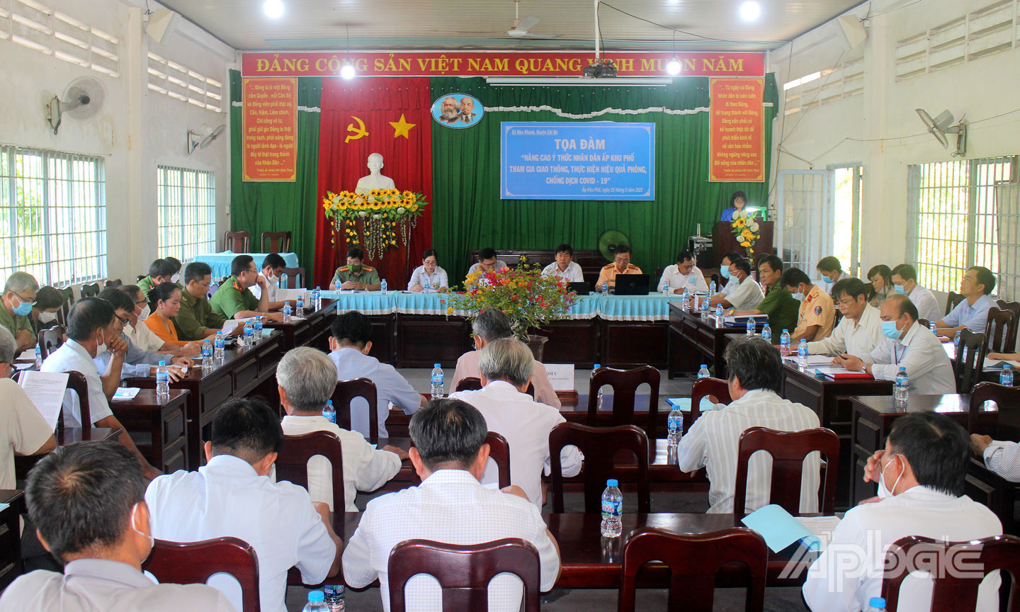 UBND xã Hòa Khánh phối hợp với các ban, ngành liên quan tổ chức các buổi tọa đàm nâng cao ý thức tham gia giao thông cho người dân.