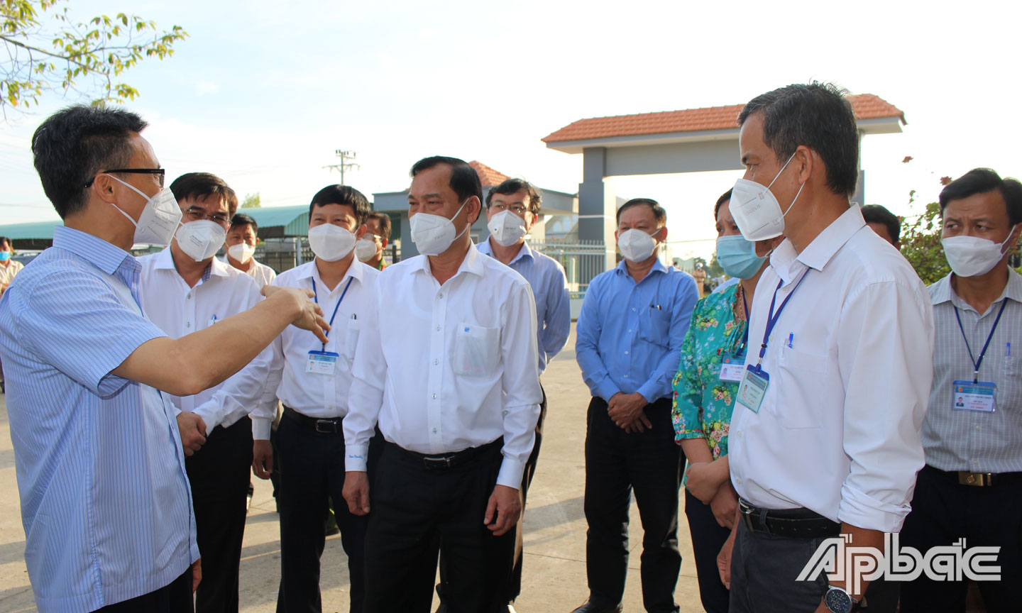 Tiền Giang - tỉnh đầu tiên của khu vực Đồng bằng sông Cửu Long tổ chức cho học sinh đi học trực tiếp, được Phó Thủ tướng Chính phủ Vũ Đức Đam  đánh giá cao trong chuyến công tác tại tỉnh Tiền Giang.  