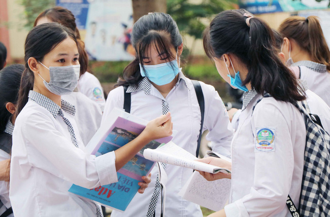 Bộ GD&ĐT khuyến cáo, thí sinh không để đến sát thời gian hết hạn mới thực hiện nộp lệ phí. Ảnh: TTXVN