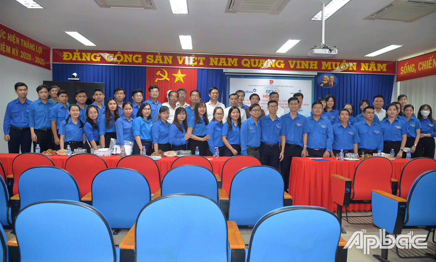 Đại biểu tham dự hội nghị.