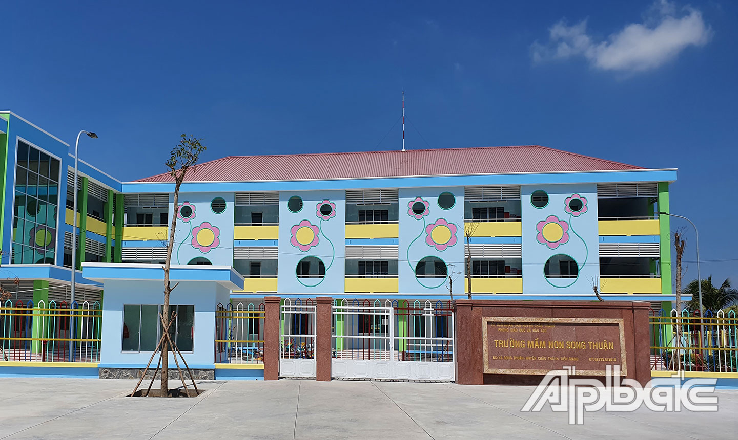 Cơ sở vật chất Trường Mầm non  Song Thuận được xây dựng  khang trang, sạch  đẹp và sẽ tổ chức bán trú vào năm học mới 2022 - 2023. 