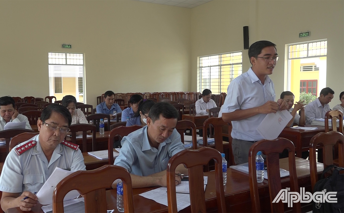 Thành viên Đoàn giám sát phát biểu ý kiến tại buổi làm việc với Sở VHTTDL