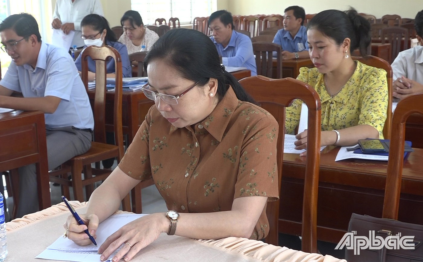 Quang cảnh buổi làm việc