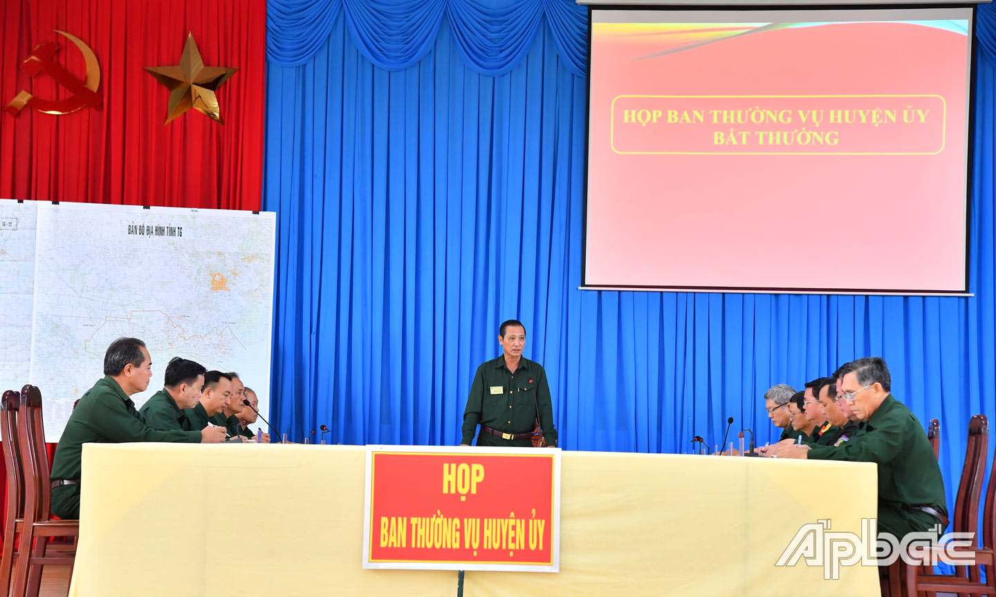 Cuộc họp Ban Thường vụ Huyện ủy bất thường trong Diễn tập Khu vực phòng thủ huyện Chợ Gạo năm 2022.