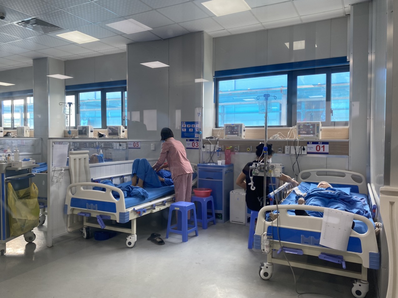 Điều trị bệnh nhân COVID-19 nặng. Ảnh: TN