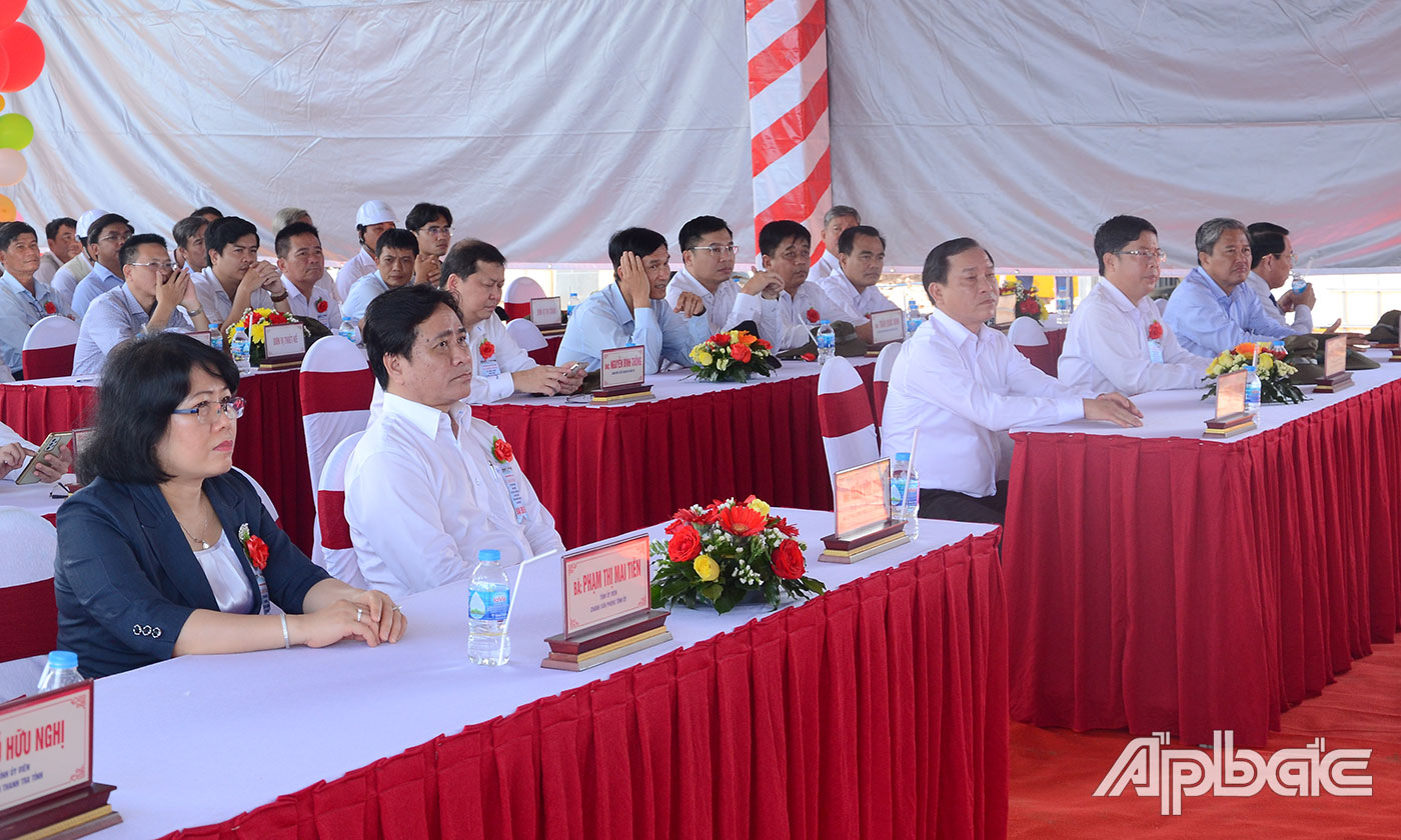 Các đại biểu tham dự Lễ khởi công.