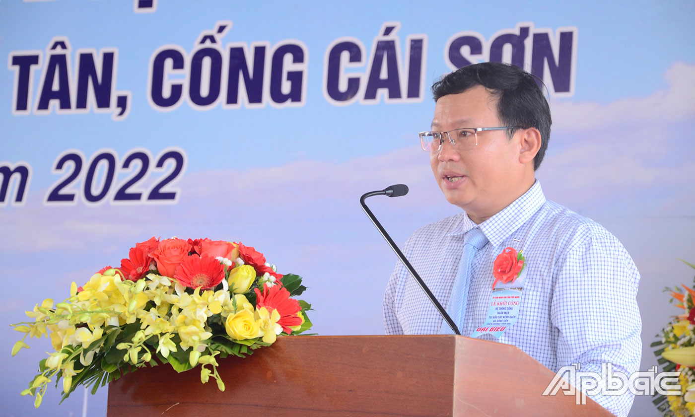 Lãnh đạo Ban Quản lý dự án phát biểu tại Lễ khởi công.