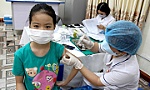 Đẩy nhanh tiêm vắc xin phòng Covid-19 để bảo vệ trẻ khi đến trường