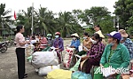 Sạch - đẹp từ mô hình đổi rác thải nhựa lấy quà