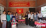 Bàn giao nhà đại đoàn kết cho ông Lê Văn Phong