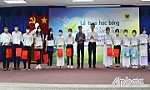 Trao 105 suất học bổng 