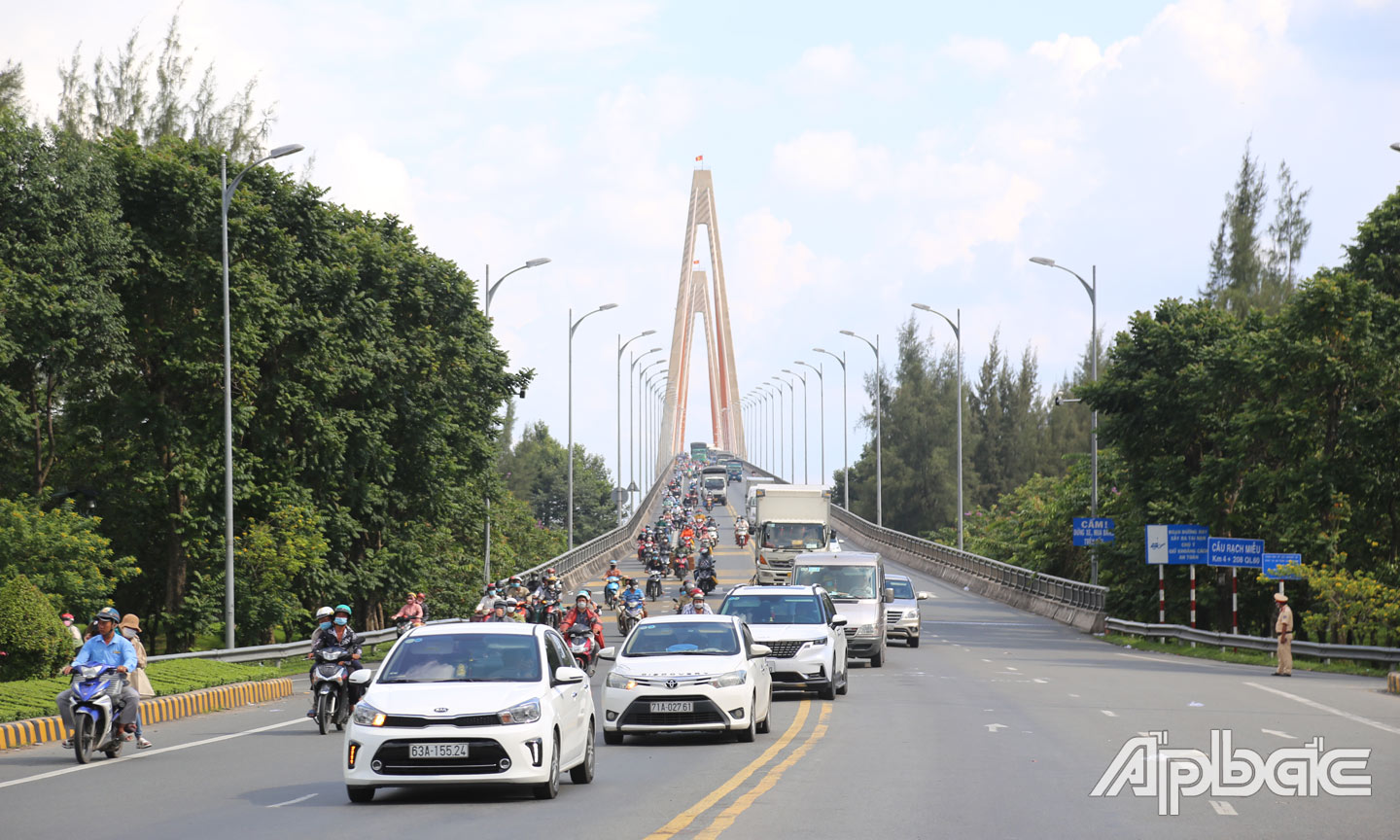  Phương tiện được điều tiết 1 chiều qua cầu Rạch Miễu.