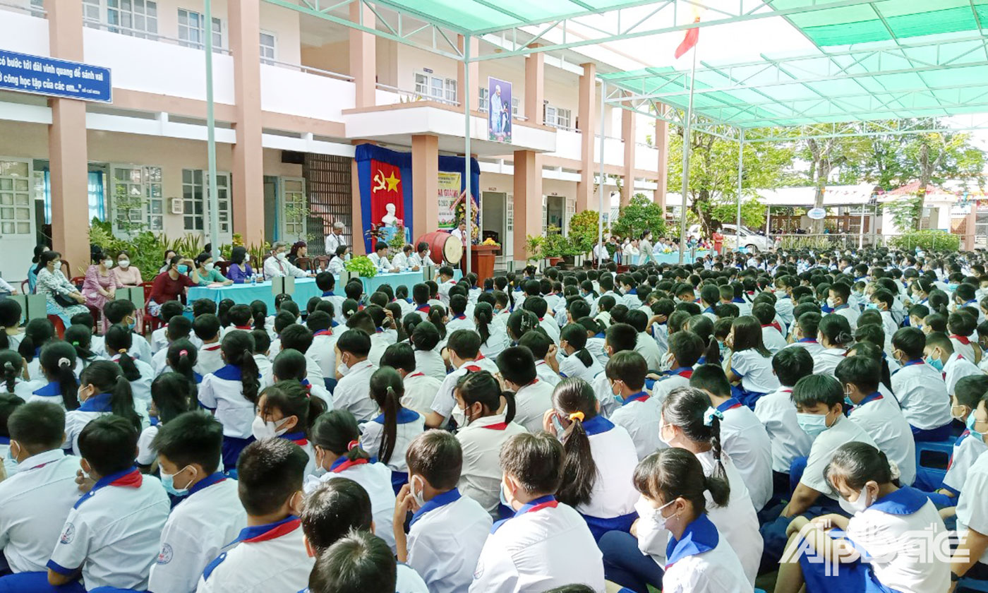 Toàn cảnh lễ khai giảng tại Trường  tiểu học Võ Thị Lớ 