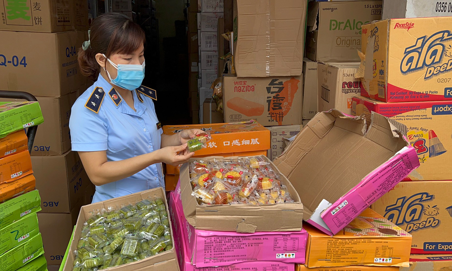 Thời gian qua cơ quan chức năng đã phát hiện nhiều vụ buôn bán thực phẩm phục vụ Tết Trung thu, trong đó có bánh Trung thu không đảm bảo chất lượng, không có nguồn gốc, xuất xứ rõ ràng.