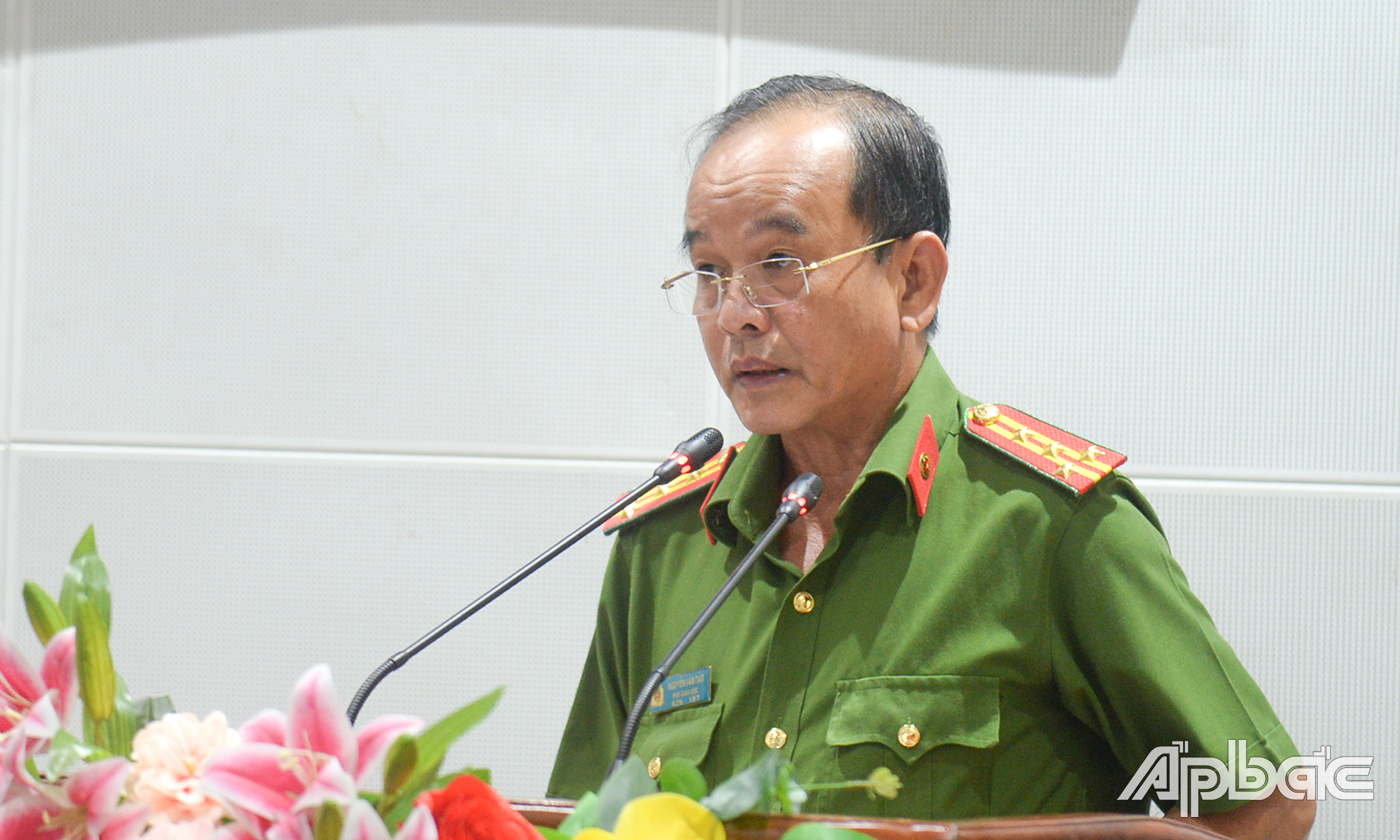 Đại tá Nguyễn Văn Tảo, Phó Giám đốc Công an tỉnh, Tổ phó Tổ công tác báo cáo tóm tắt tình hình, kết quả thực hiện Đề án 06.