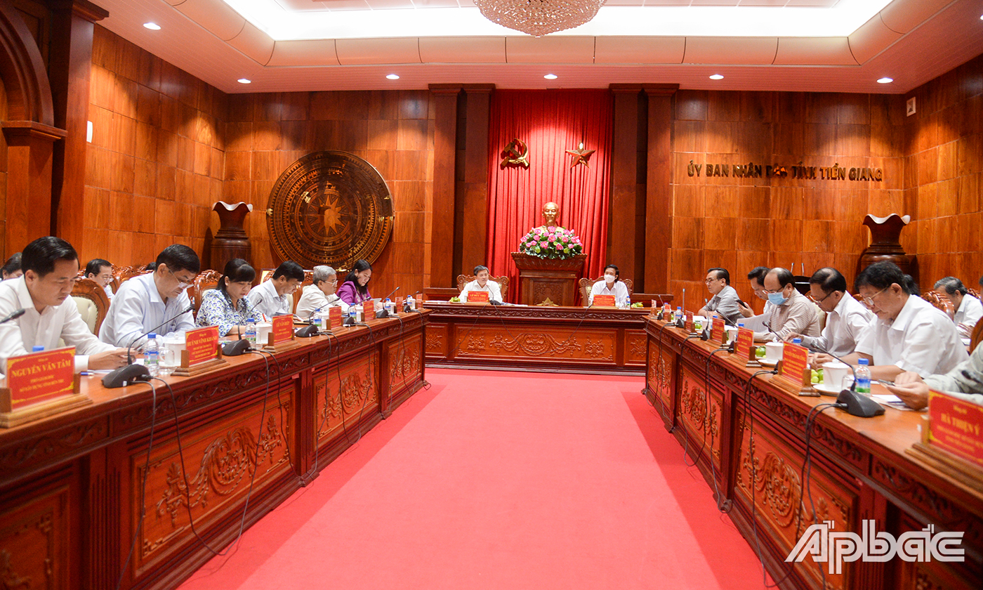 Quang cảnh buổi làm việc. 