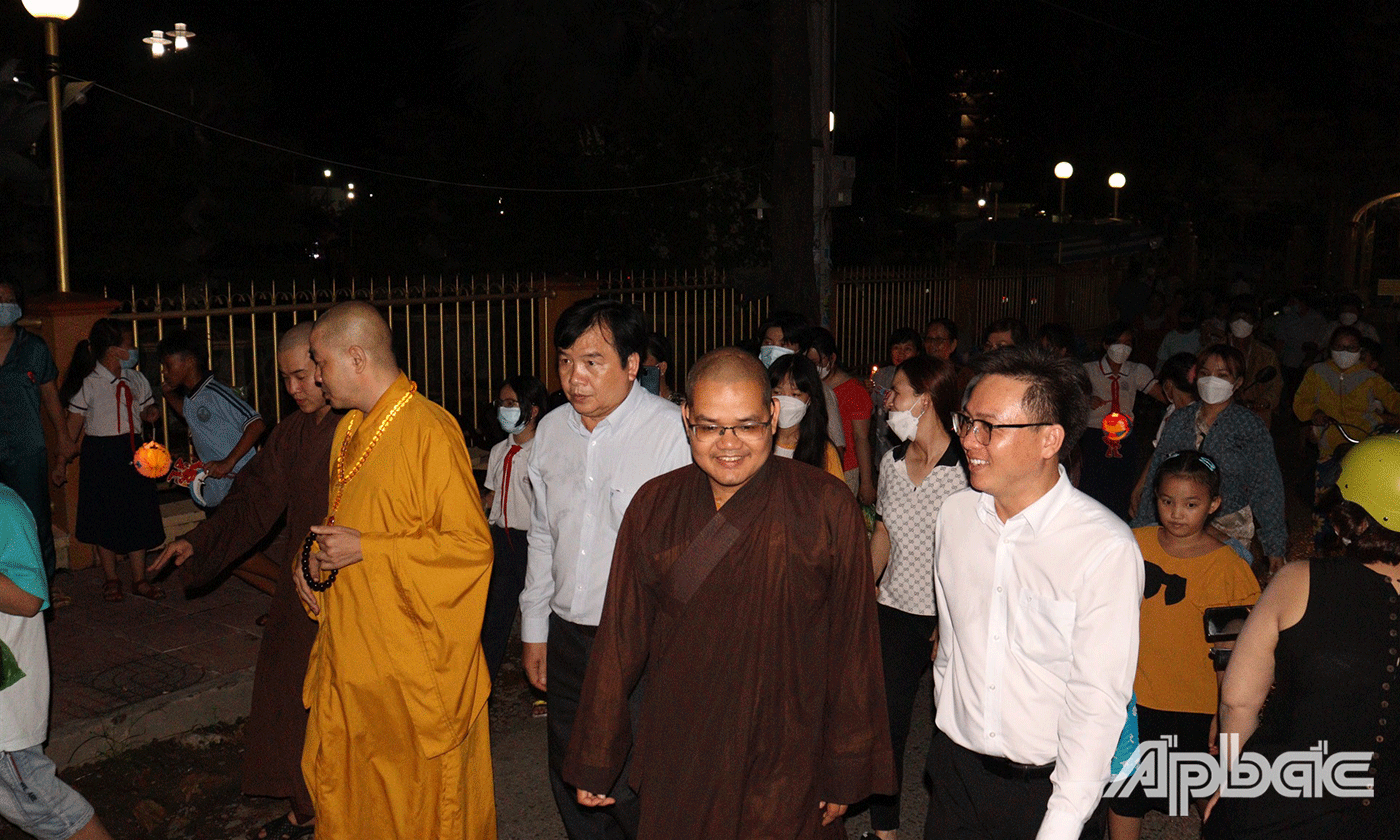 Đại biểu tham dự Chương trình “Vầng trăng chùa cổ” – chương trình Tết Trung thu cho thiếu nhi
