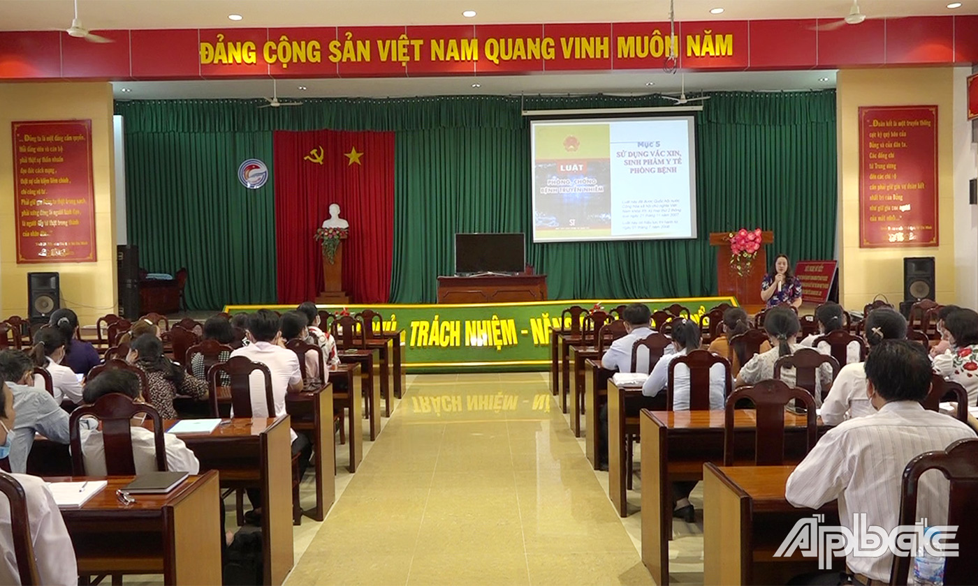 Quang cảnh buổi tập huấn