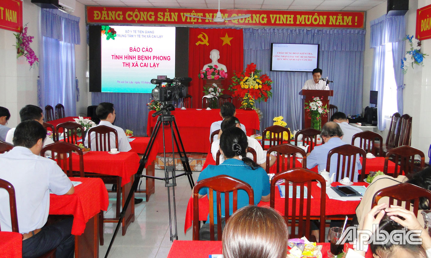 Quang cảnh Đoàn làm việc tại TTYT Thị xã Cai Lậy.