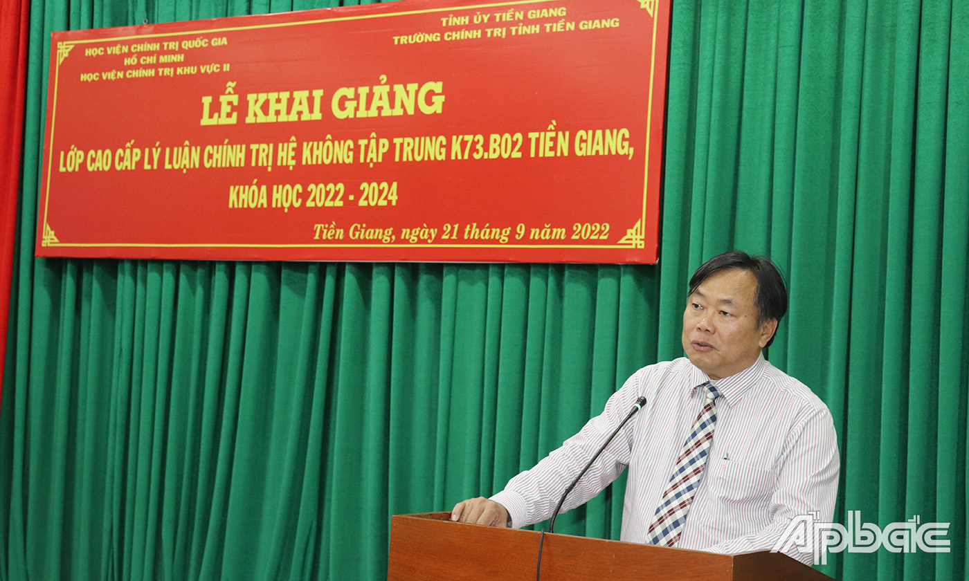 PGS.TS Nguyễn Quốc Dũng, Giám đốc Học viện khu vực II phát biểu khai giảng lớp học.