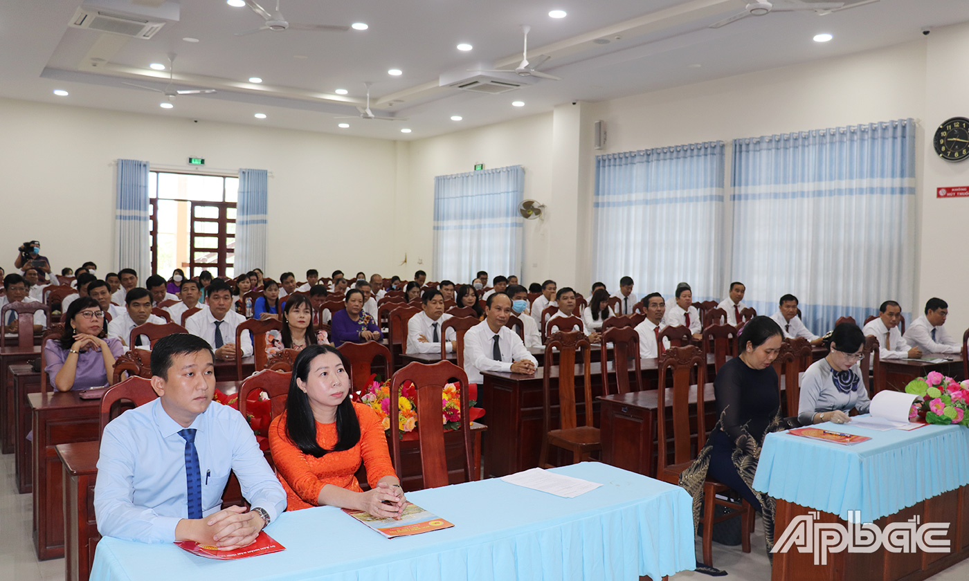 Quang cảnh buổi khai giảng lớp học.