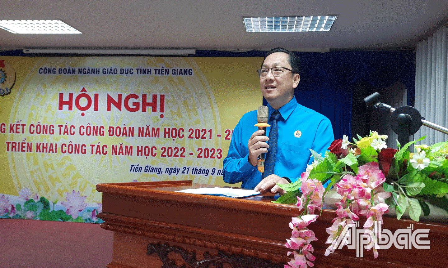 Chủ tịch Công đoàn ngành giáo dục tỉnh Tiền Giang phát biểu. 