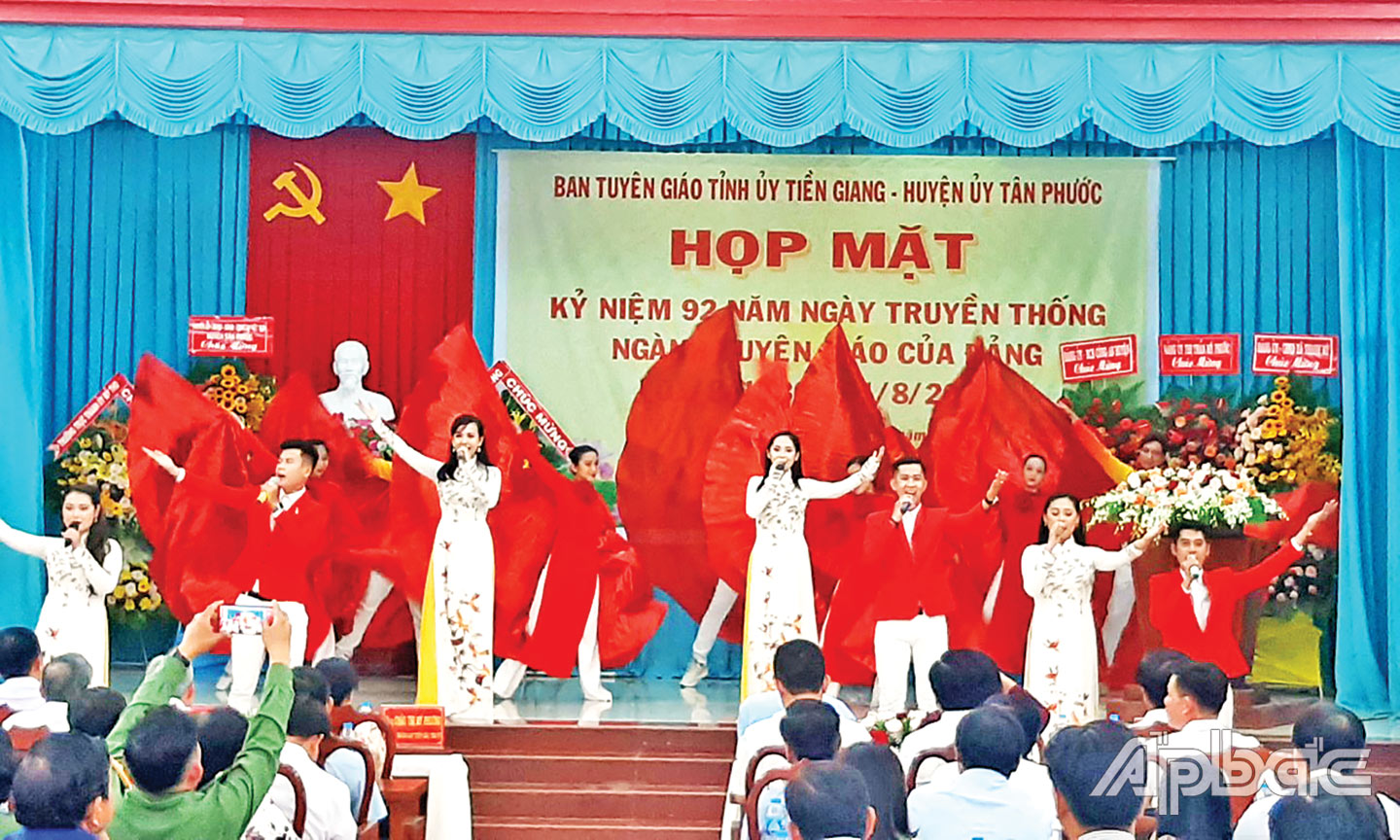 Nhiều hoạt động văn hóa - thể thao thu hút đông đảo các tầng lớp nhân dân tham gia. 